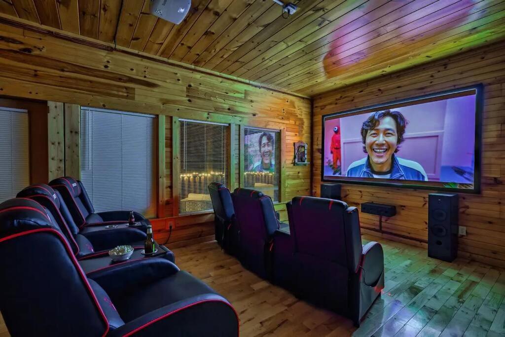 Stunning Mountain Cabin W Hot Tub Gatlinburg Exterior foto