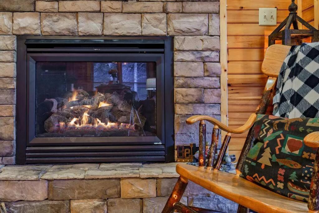 Stunning Mountain Cabin W Hot Tub Gatlinburg Exterior foto