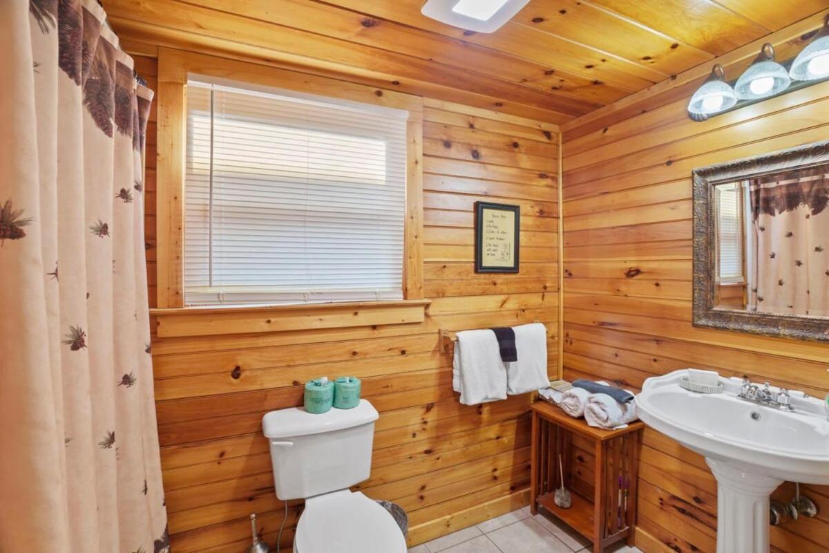 Stunning Mountain Cabin W Hot Tub Gatlinburg Exterior foto