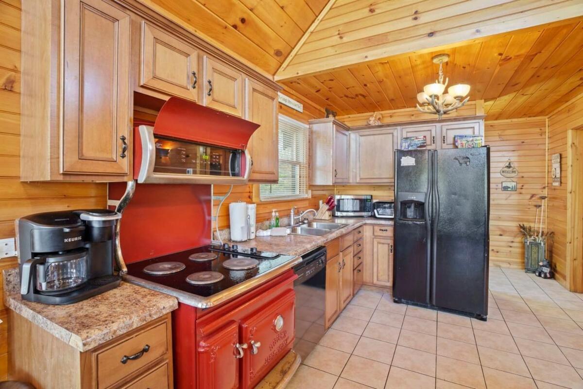 Stunning Mountain Cabin W Hot Tub Gatlinburg Exterior foto