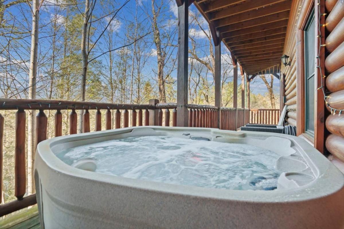 Stunning Mountain Cabin W Hot Tub Gatlinburg Exterior foto