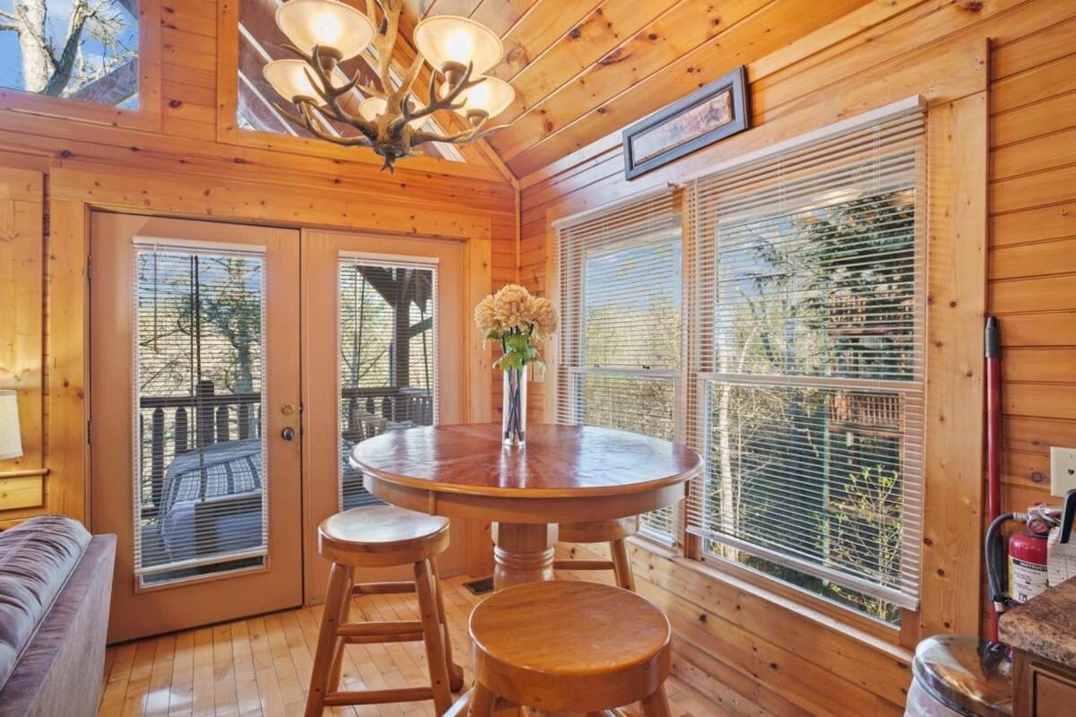 Stunning Mountain Cabin W Hot Tub Gatlinburg Exterior foto
